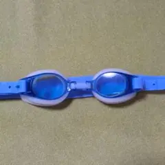 青い水泳ゴーグル