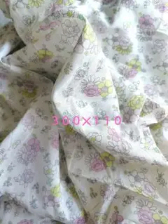 レトロ花柄　生地　300✕110強