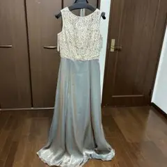 ゴールドとシルバーのロングドレス