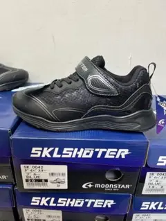 値下げ新品／未使用ムーンスター：スキルシュター：ジュニア防水スニーカー23.5