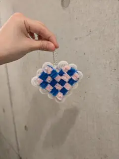 モールで作ったレトロなハートキーホルダー(ピンク×青）
