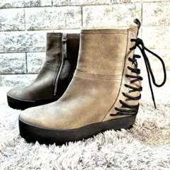 Item thumbnail for item 1a3e63a0-e3d1-4be4-b17c-7e85ef275b7d