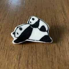 パンダ親子 陶器製 ブローチ