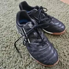 美品☆umbro フットサルシューズ 黒　21.5cm