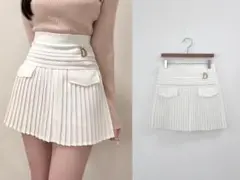 DHOLIC スカパン D ゴールドチャーム プリーツ ミニスカート ホワイト