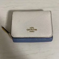 coach コーチ　三つ折り財布　ミニ財布　レザー　ホワイト　水色　金ロゴ　人気