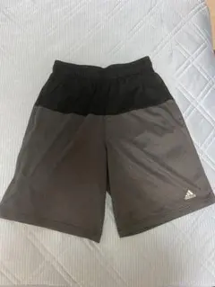 adidas ショートパンツ グレー/ブラック　半ズボン