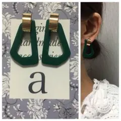 1128-2 モスグリーン☺︎変形フープとメタルゴールドのアンティークピアス☺︎
