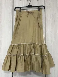アディダス フリル付きベージュスカート