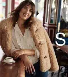 Jeanne Damas着用 MANGO フェイクファーコート テディー