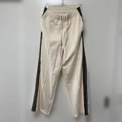 トラックパンツ