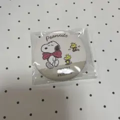スヌーピー　カドリートイシリーズ　シークレットキャンバス風缶バッジ　ホワイト