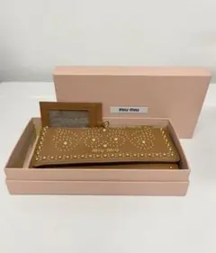miu miuスタッズ付き 長財布