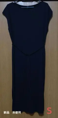 【最終値下げ】ユニクロ　プリーツワンピース S　新品未開封　タグ付き