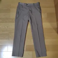 ベージュ スリムフィット パンツ