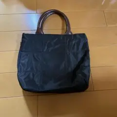 黒のナイロンキルティングバッグ　未使用に近い