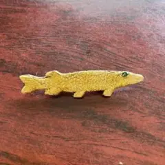 ハンドメイドブローチ　金色のさかな