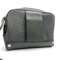 Item thumbnail for item 070a5cd4-1e23-486f-8599-cfa41fe1f221