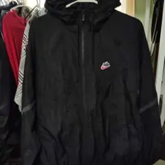Nike ブラック ナイロンジャケット フルジッパー コムドットやまと着用モデル Nike ブラック ナイロンジャケット フルジッパー コムドット