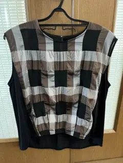 ノースリーブチェック柄トップス