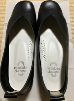 ramble dance シュリンクレザー スクエアトゥフラットシューズ