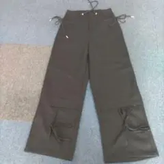 デザイン可愛い！ブラックのパンツ