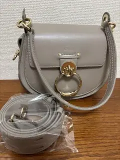✿専用✿Chloe Tess スモールバッグ Chloé シャイニー＆スエードレザー製Tessスモールバッグ の灰色
