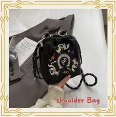 【新品未使用】ショルダー バッグ 馬柄 馬蹄 刺繍　サコッシュ ブラック