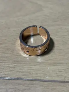 刻印入りオープンリング ピンクパンサー