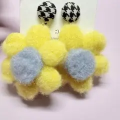 『どれでも2点で450円』M27 フェルト花形ピアス イエロー