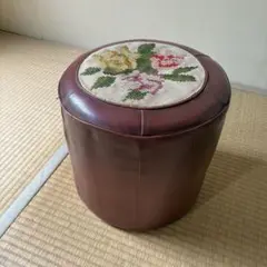 ドレッサースツール　昭和レトロ 素材：木製、表面はビニール素材