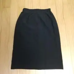 黒のタイトスカート ベンツ入り ひざ丈