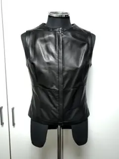 ロエベ 細い方用 グレーっぽい焦げ茶色 ラム革 フード付きベスト ロエベ 細い方用 グレーっぽい焦げ茶色 ラム革 フード付きベスト