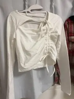 LITTLE ホワイト長袖クロップドトップス
