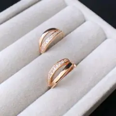 a26【高品質✨】2連フープピアス ピンクゴールド カップル ラインストーン