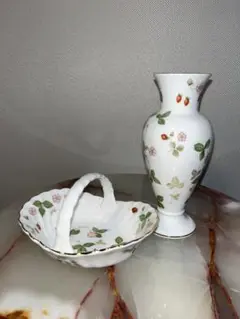 未使用 Wedgwood ワイルドストロベリー バスケットとフラワーベース