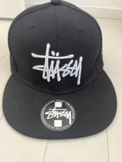 STUSSY 黒 スナップバックキャップ