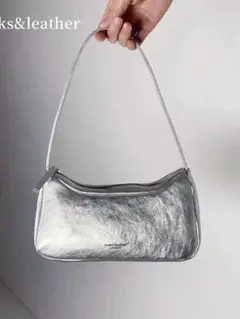シルバー レザー ハンドバッグ