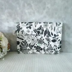 花柄　ボタニカル柄　ポーチ　御朱印帳ケース　マルチケース　リス　ちょうちょ