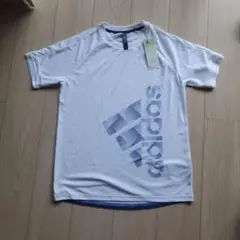 新品未使用タグ付きadidas ホワイト Tシャツ　160cm