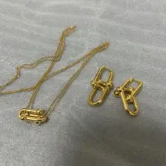 新品　Uチェーンピアスとネックレスセット　ゴールド