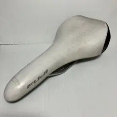FUJI サドル