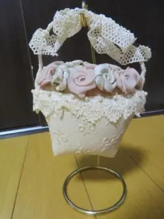 イマン　マリカ　ハンドメイド クリーム色の布製バスケット