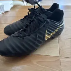 Nike Tiempo ブラック/ゴールド スパイク
