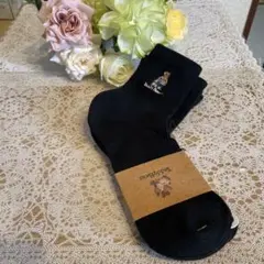 テディベア刺繍の黒ソックス