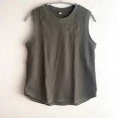 ユニクロ　UNIQLO カーキ ノースリーブ ワッフル生地　タンクトップ　L