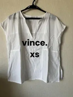 vince. ホワイト Vネック ブラウス