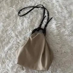 nouer ヌエール　ベージュ ショルダーバッグ
