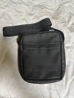 ESSENTIALS ショルダーバッグ ブラック