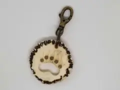 鹿の角で足形を型どったキーホルダーをつけて、オクトーバーフェストに出掛けてみては